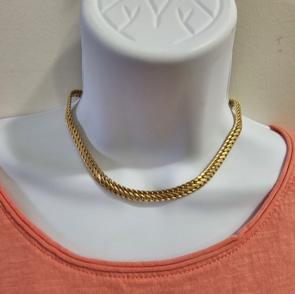 Beautiful New 14K Gold Plated Necklace - Picture 6 of 8
